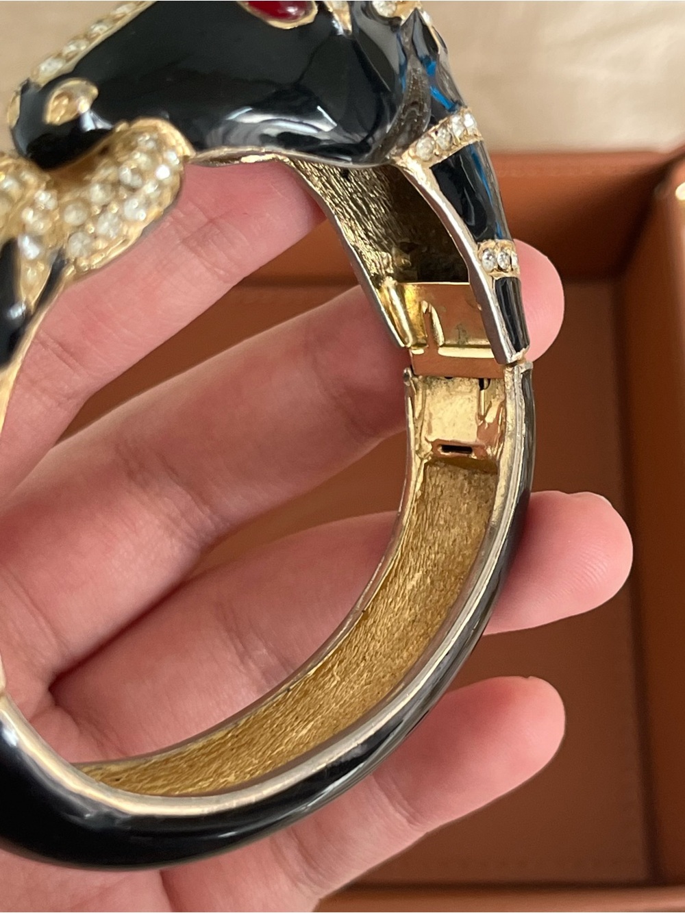Vintage Ciner Zoo Animal Head Horse Holding Ring Red Glass Black Enamel Bangle - Picture 10 of 13